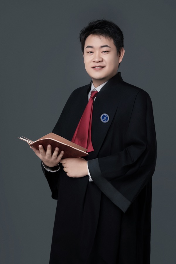 靳鑫律师照片